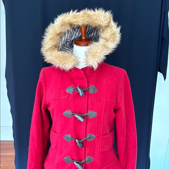 American Eagle Outfitters Wool Blend Women's Red Toggle Coat with Faux Fur Hood - Picture 4 of 12